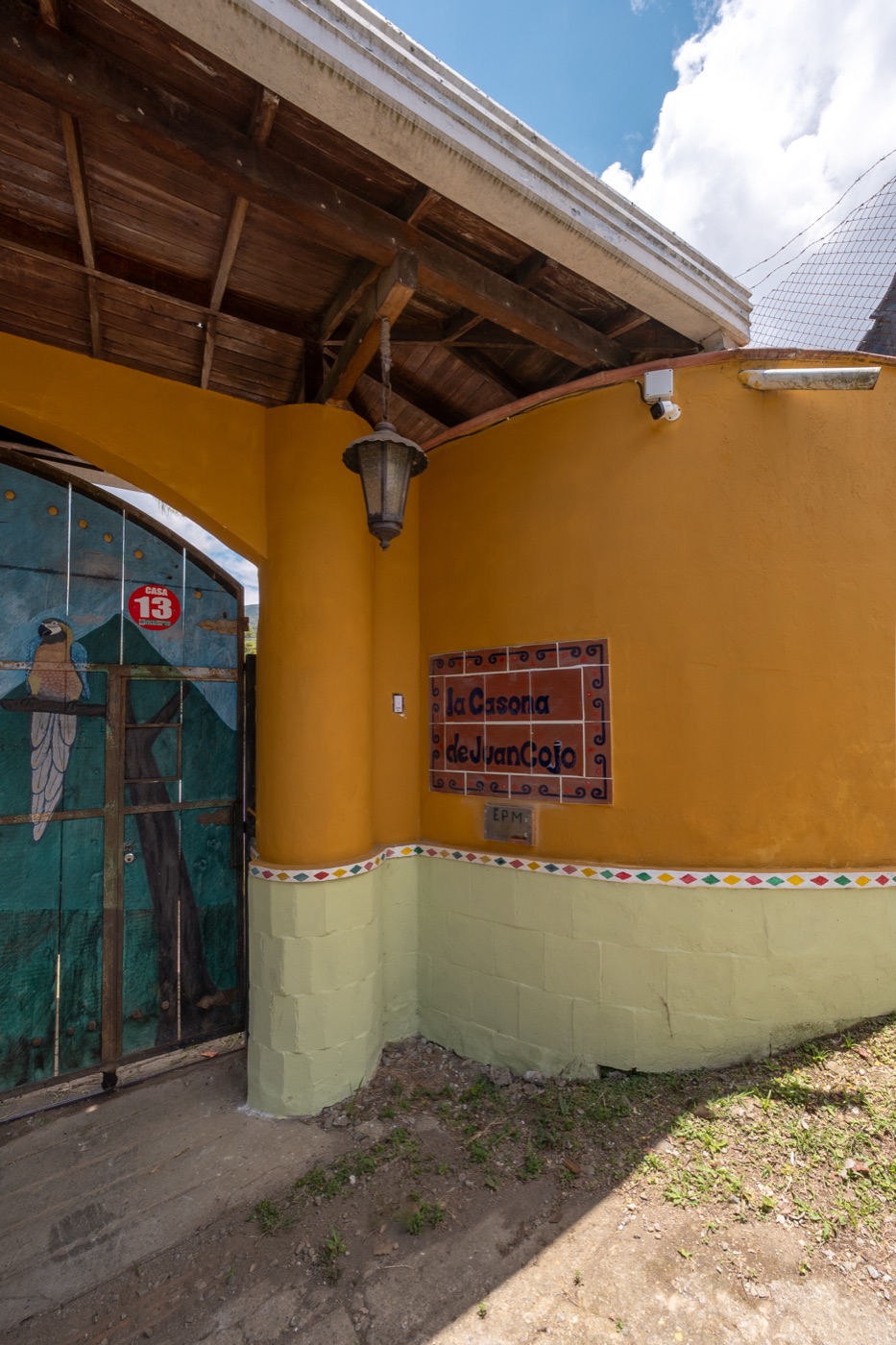 Entrada de La Casona en Girardota, Antioquia