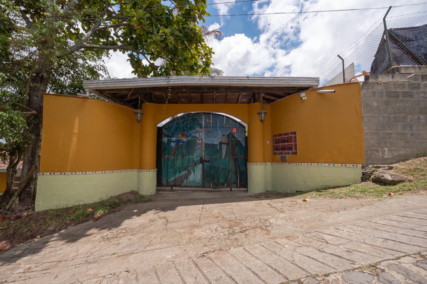 Entrada principal del centro